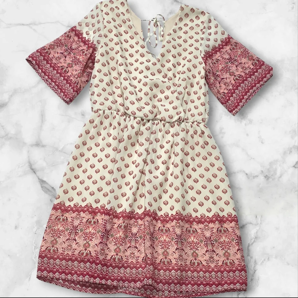 Charlotte Russe Short Sleeve Cream and Red Dress Size Small (S) C1 - Picture 1 of 9